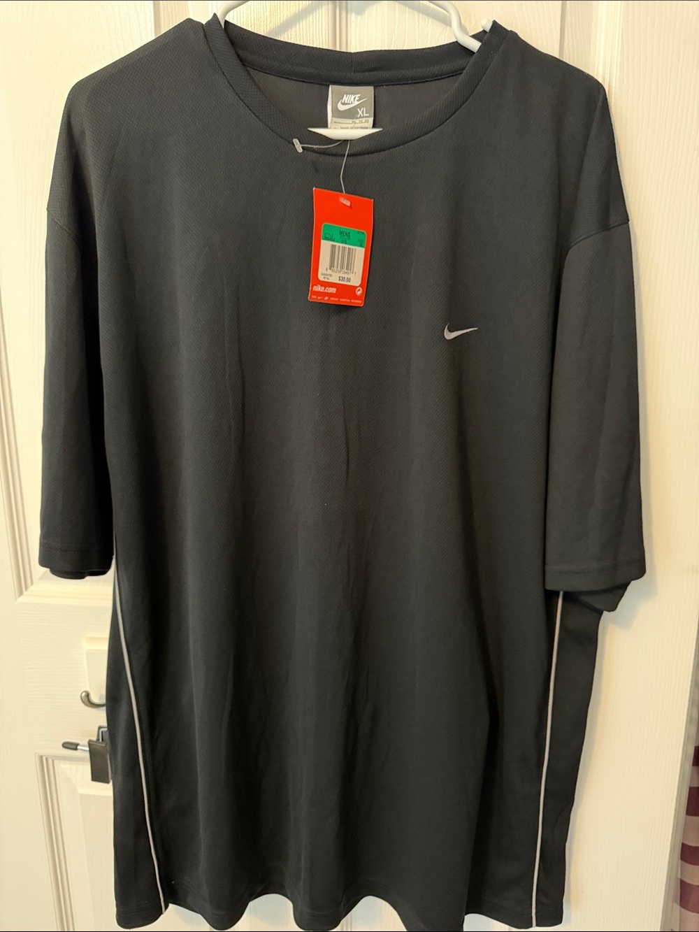 Nike Men’s Dark Gray Short-Sleeve Athletic Tee with Swoosh